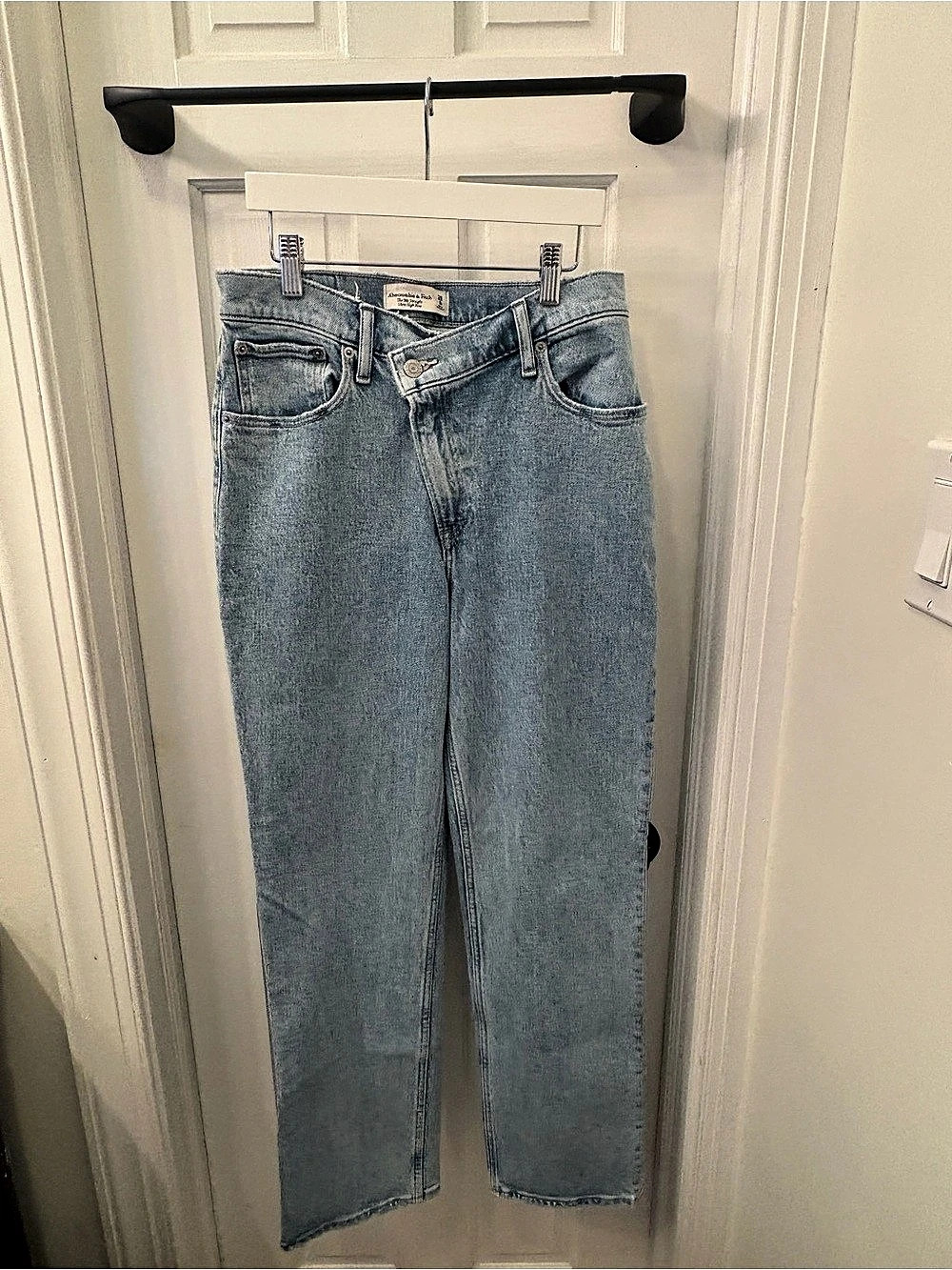 Never Worn I Abercrombie & Fitch '90s Straight Leg Size 28 I Ultra High Rise